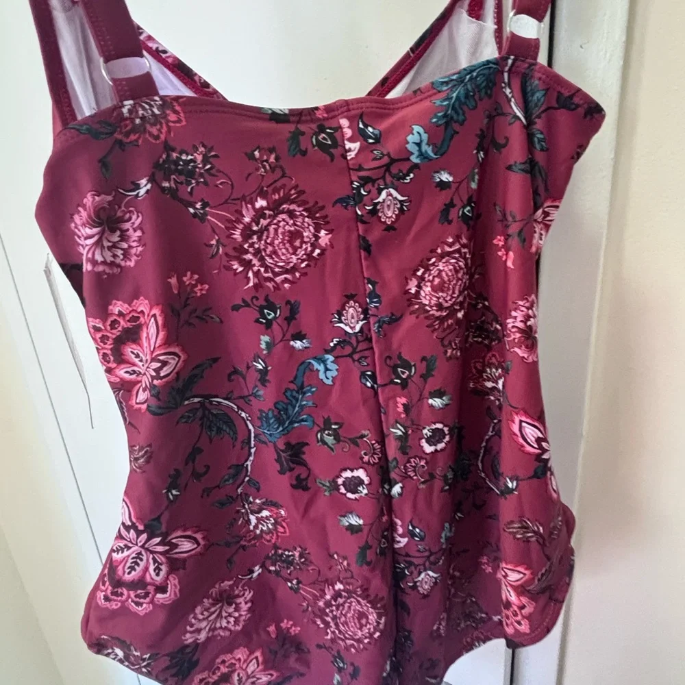Chic Floral One-Piece Swimsuit in Burgundy - Picture 5 of 6